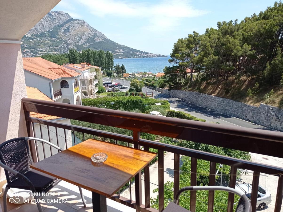 Apartments Mihovil Omis Bagian luar foto