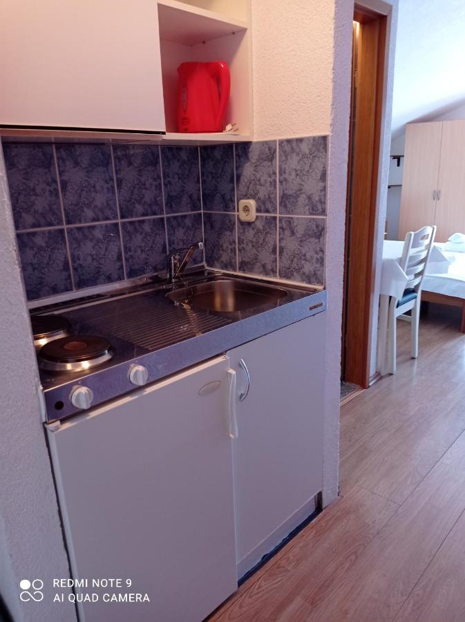 Apartments Mihovil Omis Bagian luar foto