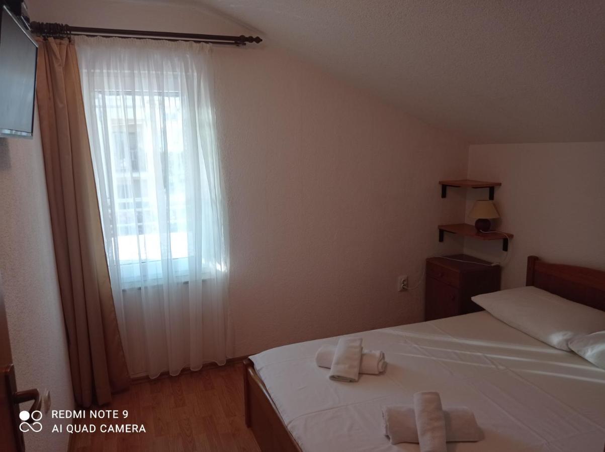 Apartments Mihovil Omis Bagian luar foto