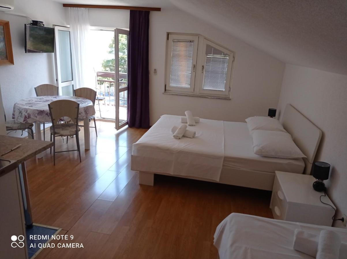 Apartments Mihovil Omis Bagian luar foto