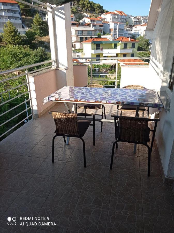 Apartments Mihovil Omis Bagian luar foto