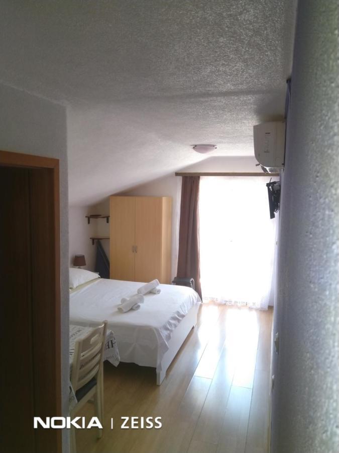Apartments Mihovil Omis Bagian luar foto