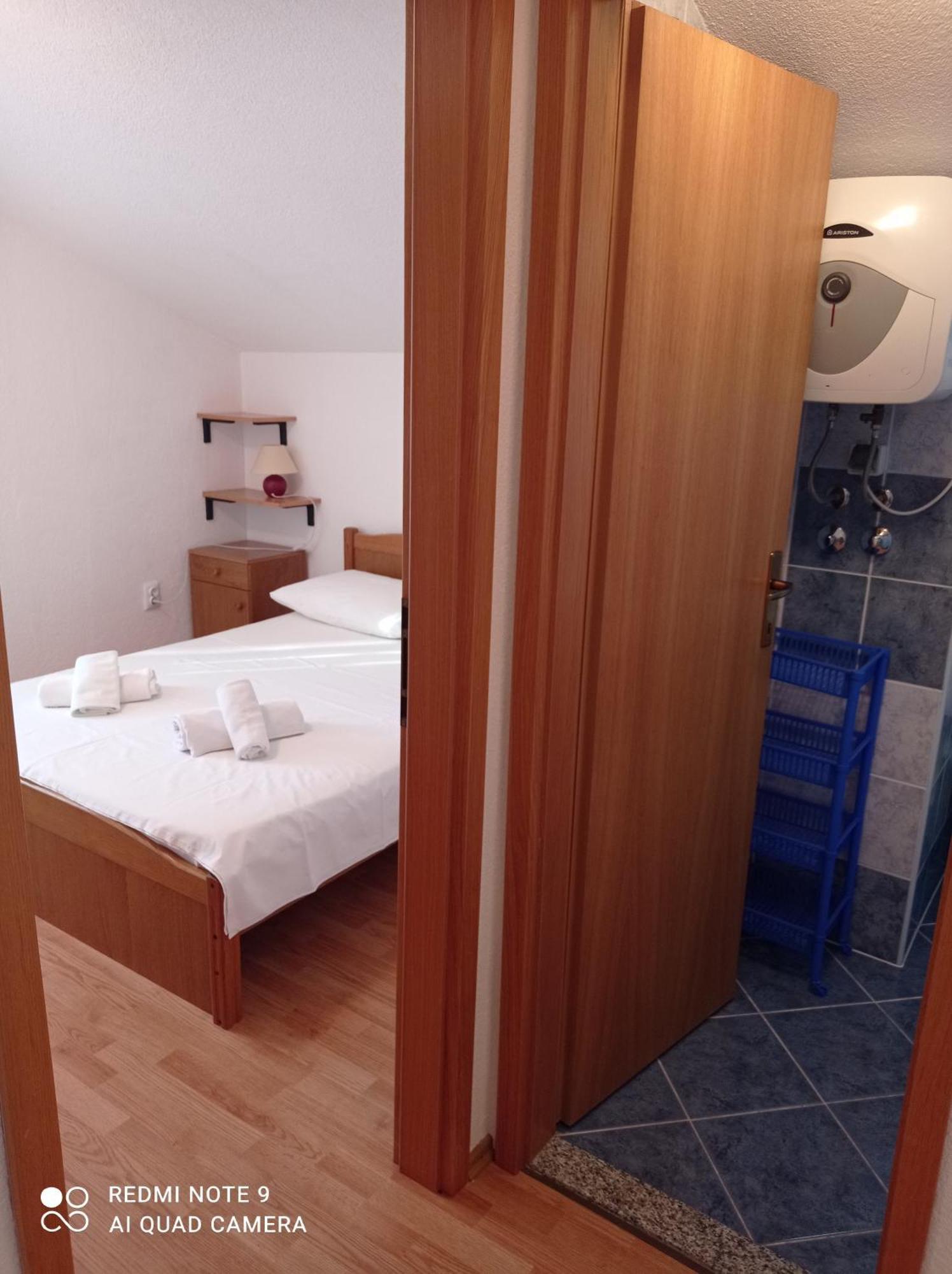 Apartments Mihovil Omis Ruang foto