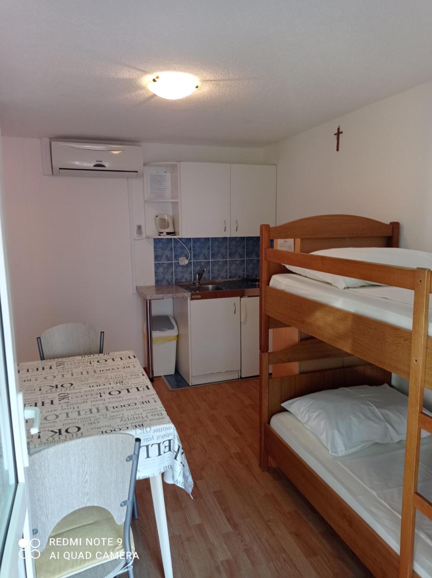 Apartments Mihovil Omis Ruang foto