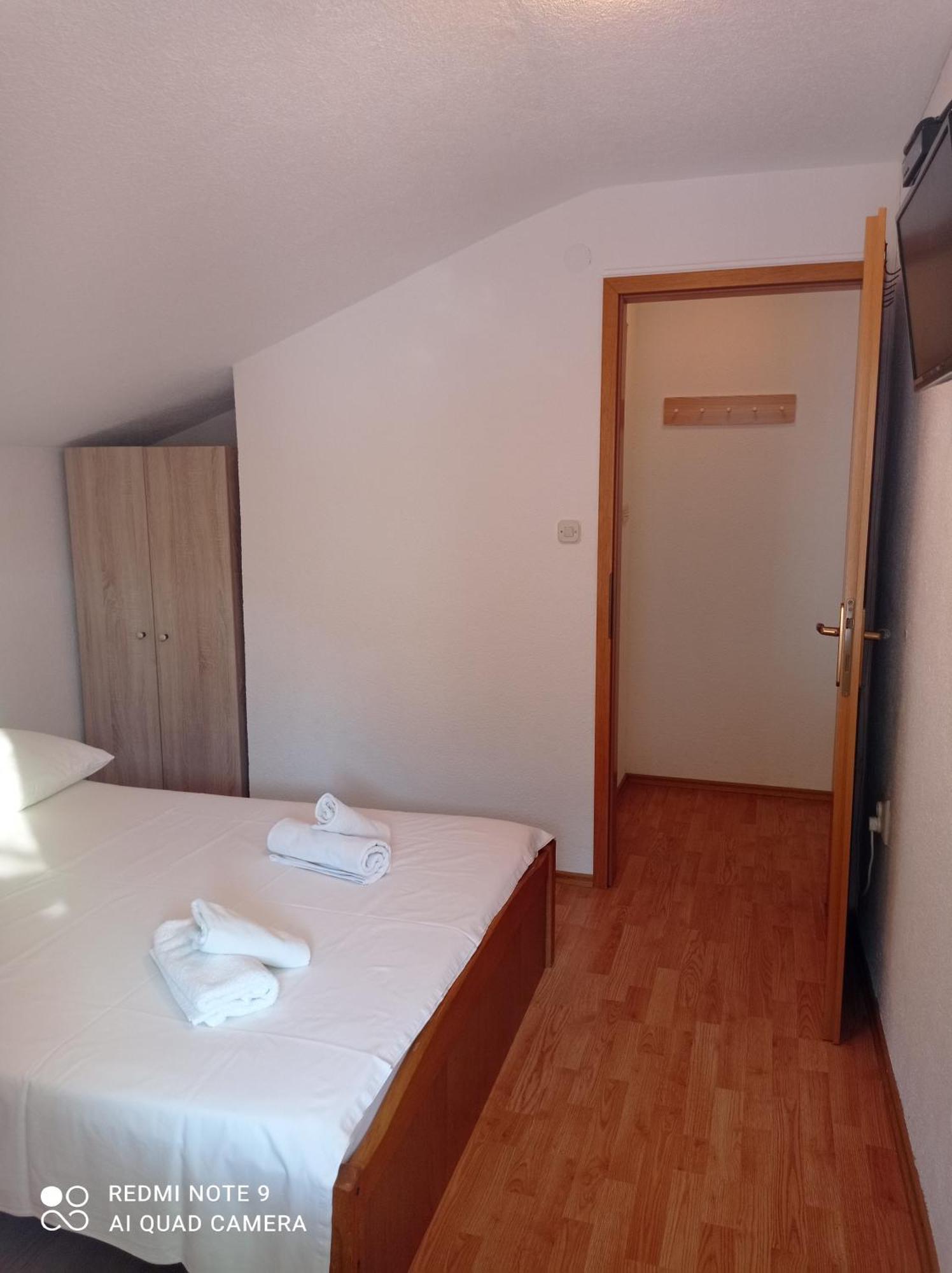 Apartments Mihovil Omis Ruang foto