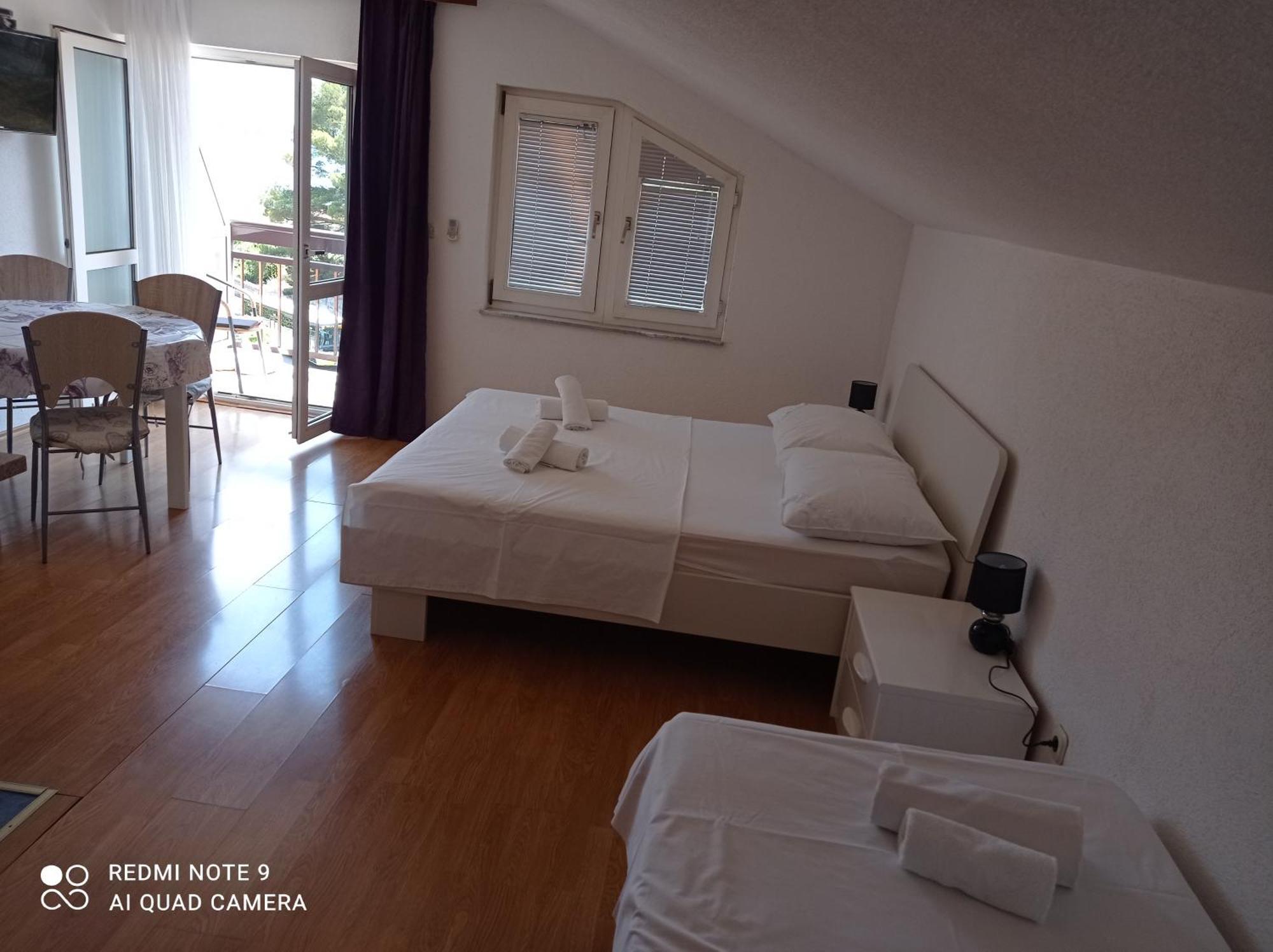 Apartments Mihovil Omis Ruang foto