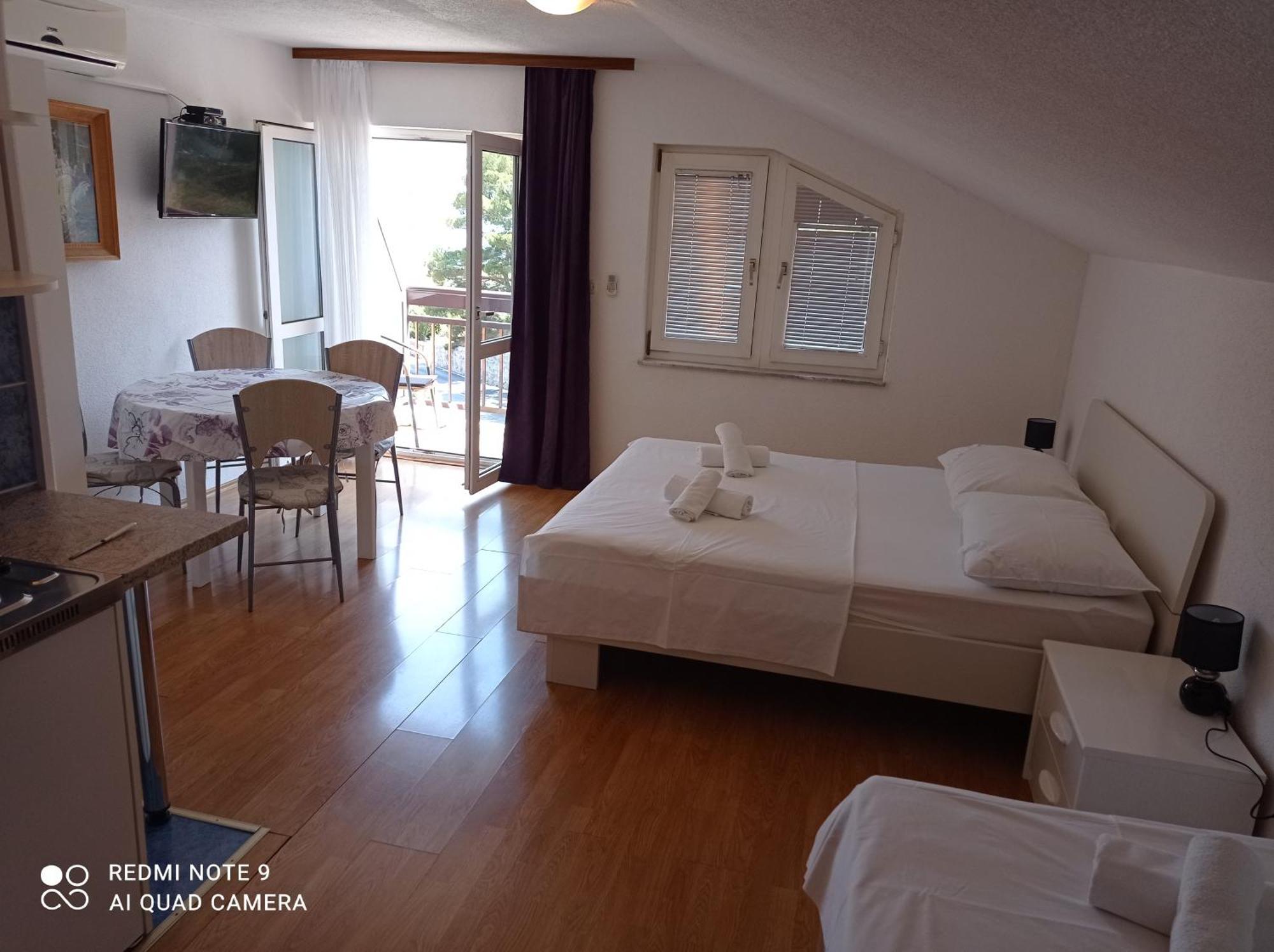 Apartments Mihovil Omis Ruang foto
