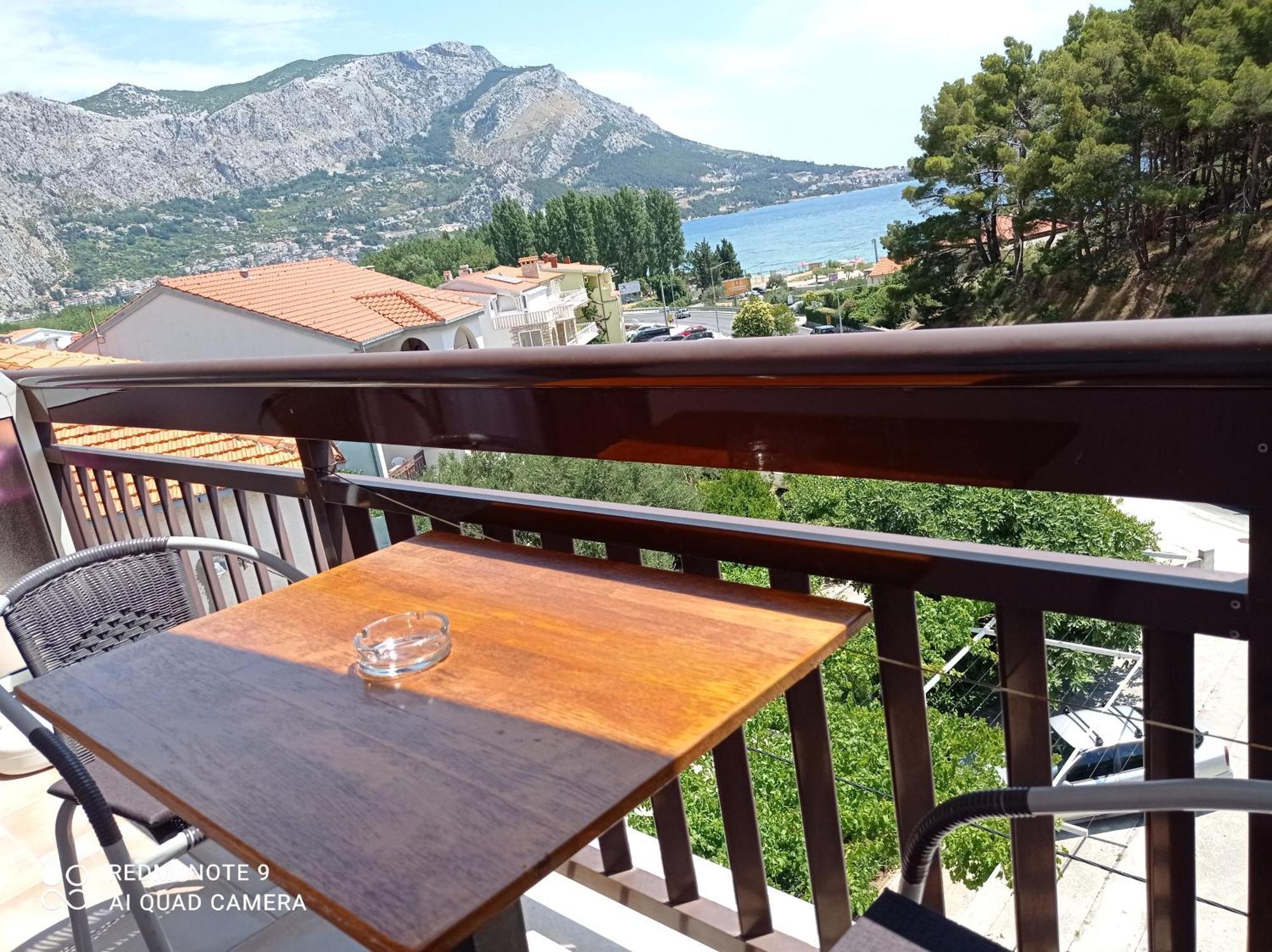 Apartments Mihovil Omis Ruang foto
