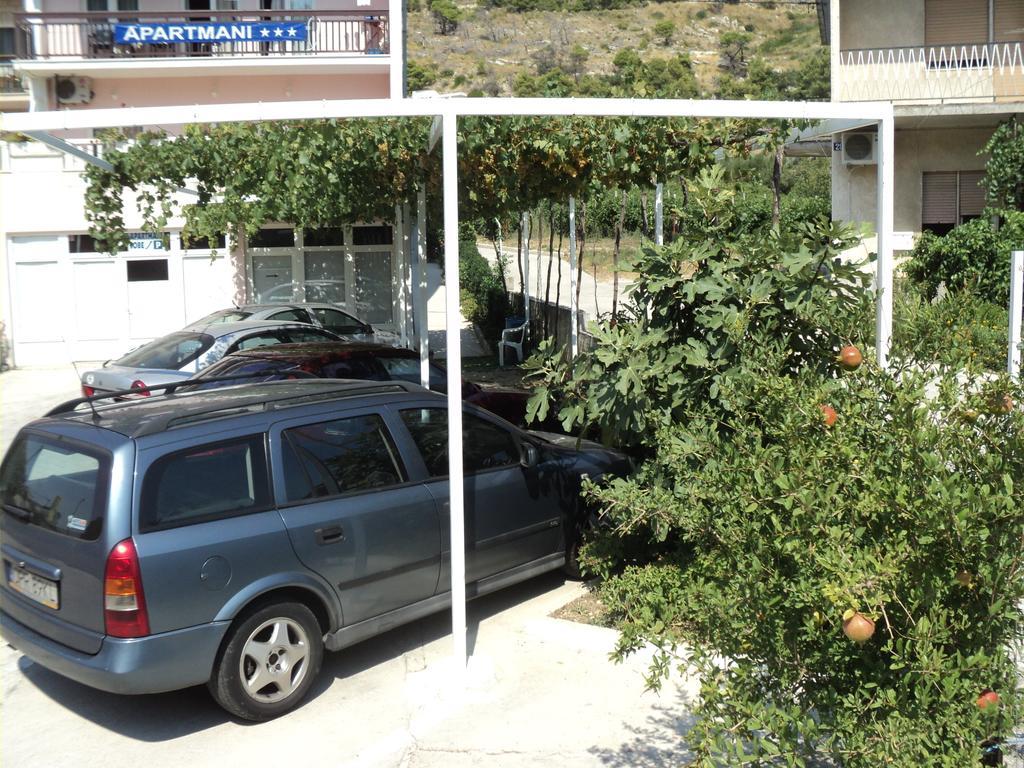 Apartments Mihovil Omis Bagian luar foto